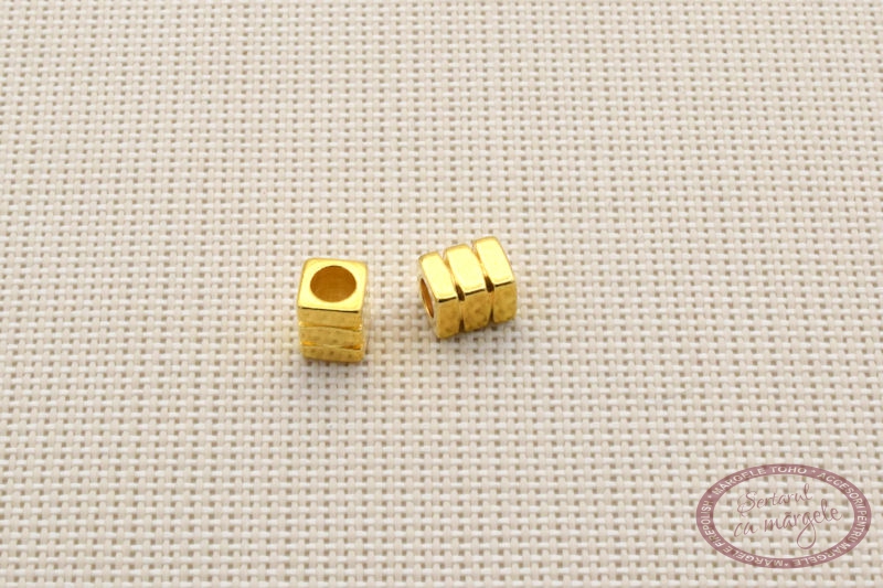 62794 Ornament slider DQ 4x4.3mm pentru snur de piele placat cu aur